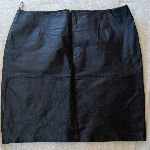 CLEARANCE SALE!! Newport News Black Leather Mini Skirt Size 18 - Picture 3 of 7